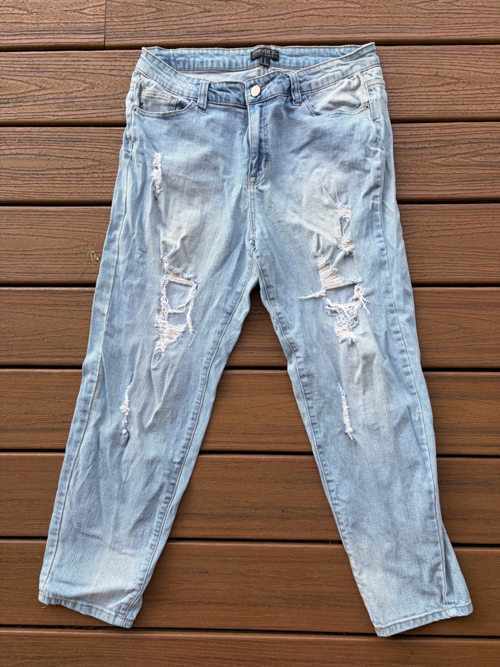 Forever 21 women’s Denim distressed Relaxed Jeans - Light Blue size 14